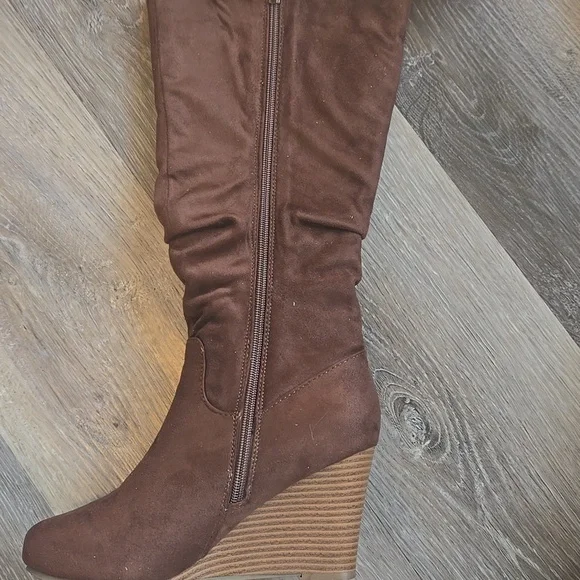 Journee Collection Chocolate Brown Wedge Boots Size 7.5 New *retail $100* - Picture 6 of 6
